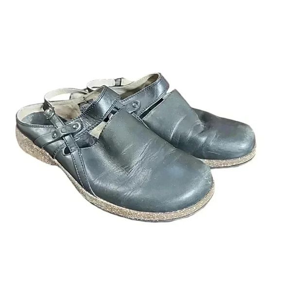 Teva Shoes - Teva Women's Leather Clogs.  Size 8